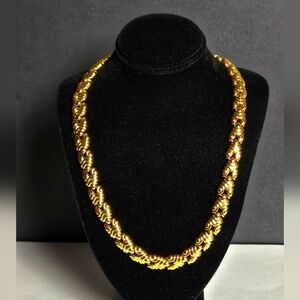Monet.vintage Gold Tone  Necklace Collar